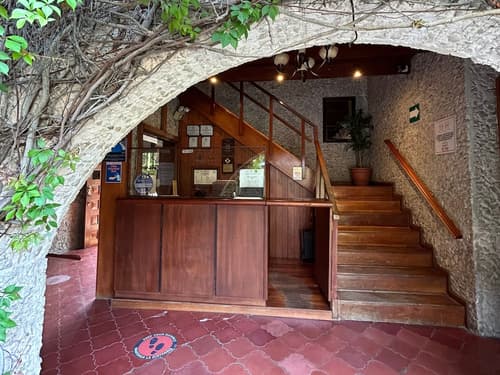 Hotel Del Patio, Reception