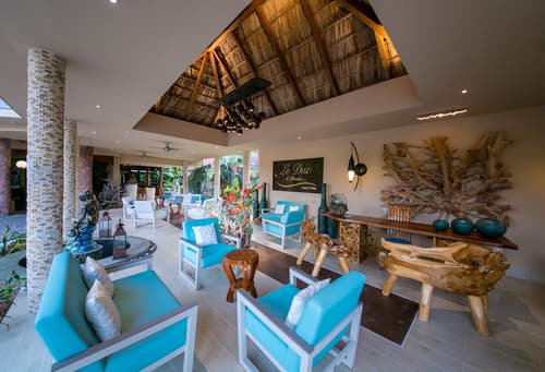 Le Duc de Praslin, Lobby sitting area