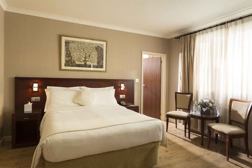 The Savoy Jersey, Room