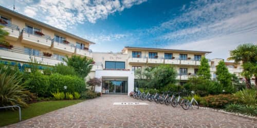 Hotel Du Parc, Front of property