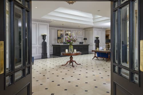 Dromhall Hotel, Reception