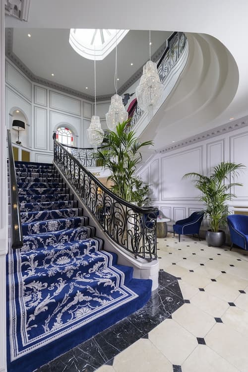 Dromhall Hotel, Reception