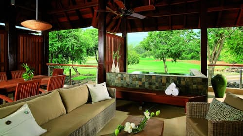 The Bay Club at Anahita