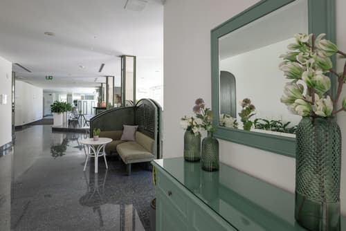 Riva del Sole, Lobby