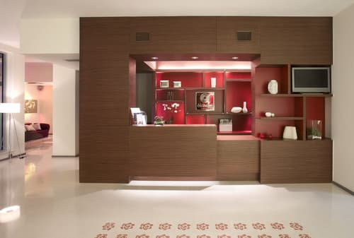 Eos Hotel, Reception