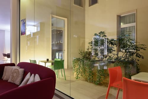 Eos Hotel, Reception