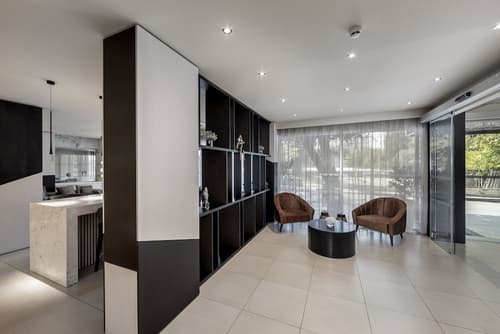 Almond Business Hotel, Lobby