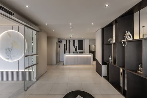 Almond Business Hotel, Reception