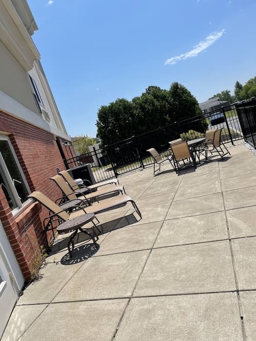 Holiday Inn Express Hotel & Suites Niagara Falls by IHG, BBQ/picnic area