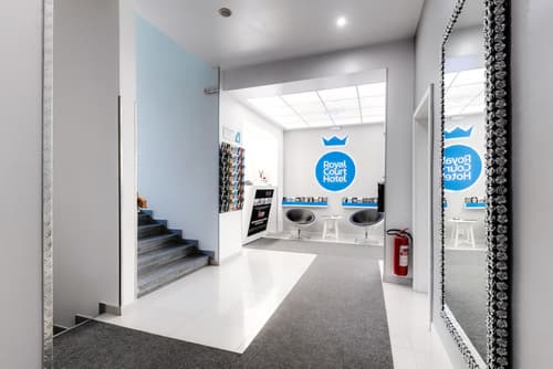 Royal Court Hotel, Reception