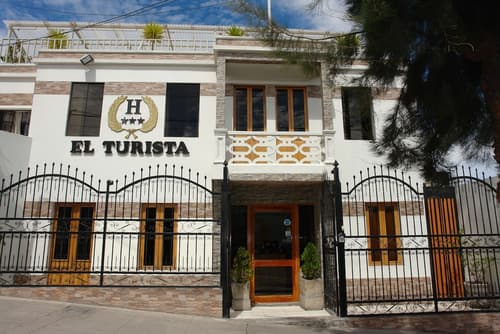 Hotel El Turista, Front of property