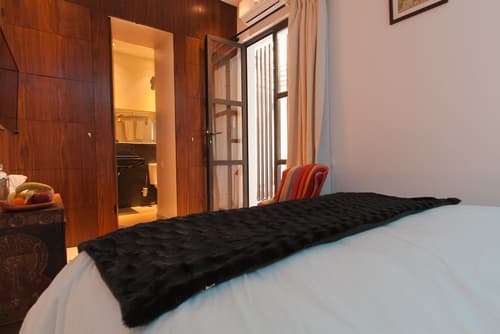 Riad Zebrakaro, Room