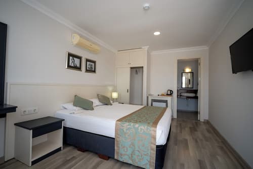 Artemis Hotel