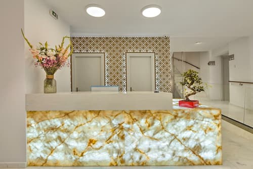 Zephyros Hotel, Reception