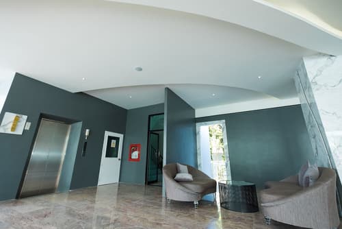 P Plus Hotel, Lobby sitting area