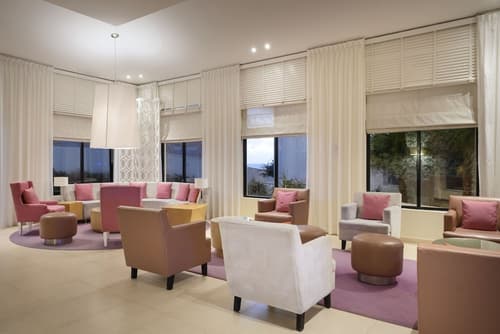 Hotel NYX Cancun All Inclusive, Lobby sitting area