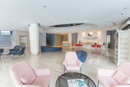 Beyond Patong, Lobby sitting area