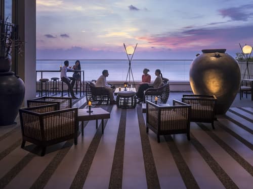 Shangri-La Colombo, Bar (on property)