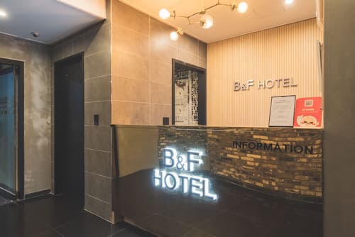 B&F Hotel, Reception