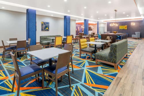 La Quinta Inn & Suites by Wyndham Oklahoma City Airport, Breakfast area