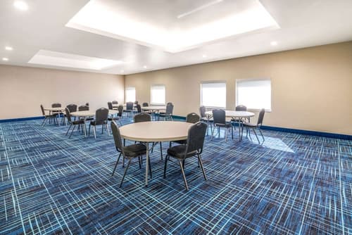 La Quinta Inn & Suites by Wyndham Oklahoma City Airport, Meeting facility