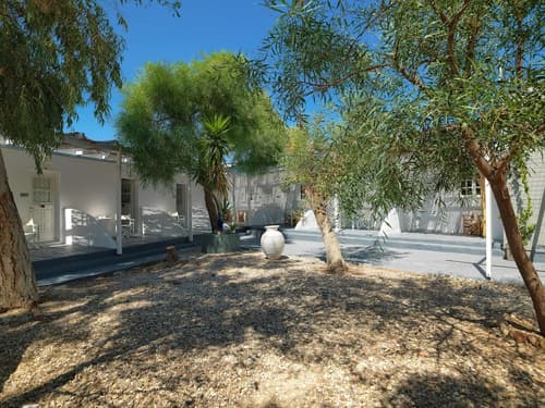 Thalasea Kimolos, Primary image