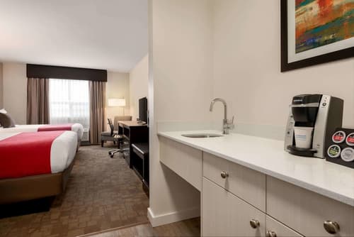 Days Inn by Wyndham 100 Mile House, Room