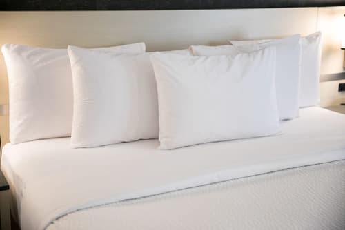 Days Inn by Wyndham 100 Mile House, Room