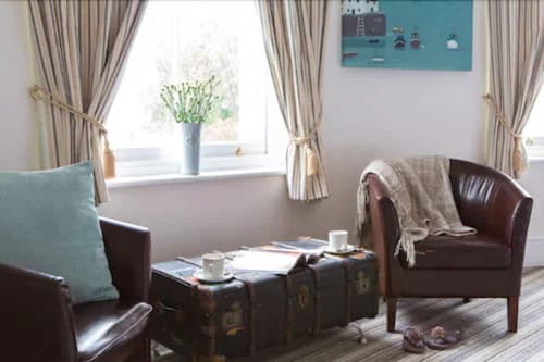 The Beach Hotel, Lobby