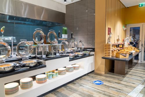 Hilton Garden Inn Al Khobar, Breakfast area