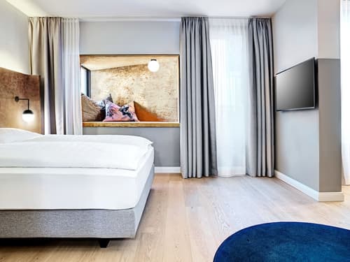 Stage 12 Hotel by Penz