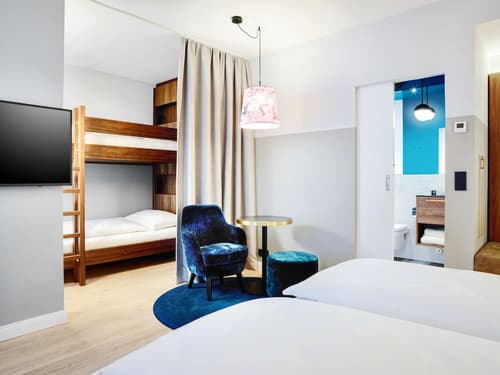 Stage 12 Hotel by Penz