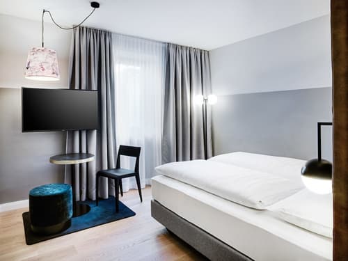 Stage 12 Hotel by Penz