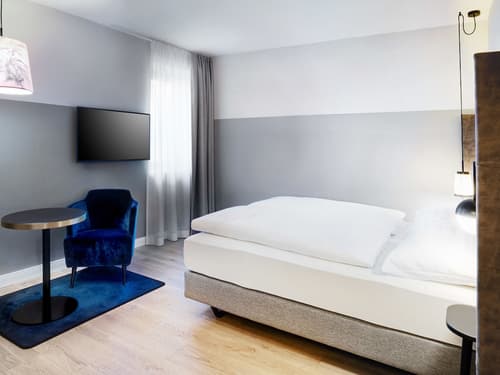 Stage 12 Hotel by Penz