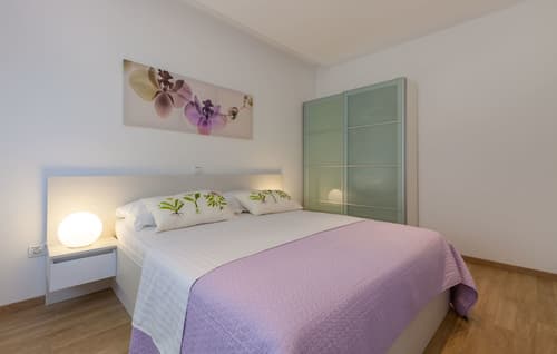 Olive Tree Apartments, Room