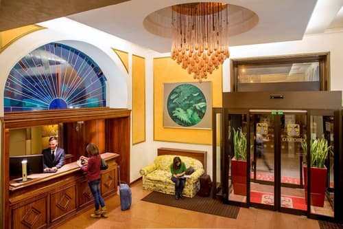 Hotel Oxford, Interior entrance