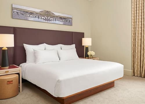 Hotel Savoy Kansas City, Tapestry Collection by Hilton, Lobby