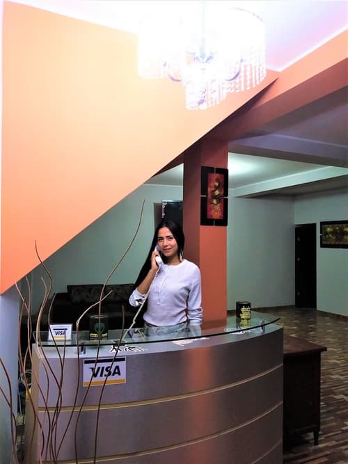 Hostal Rodinn, Reception