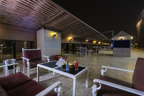 Platinum Seventy Serviced Apartments, Terrace/patio