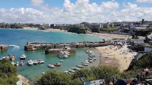 OYO Minerva Guesthouse, Beach