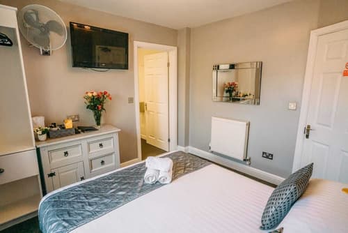 OYO Minerva Guesthouse, Room