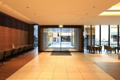 Smile Hotel Premium Osaka Hommachi, Interior entrance