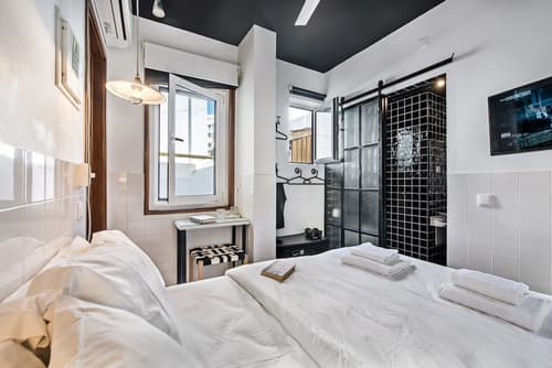 Lemon Tree Stay, Room