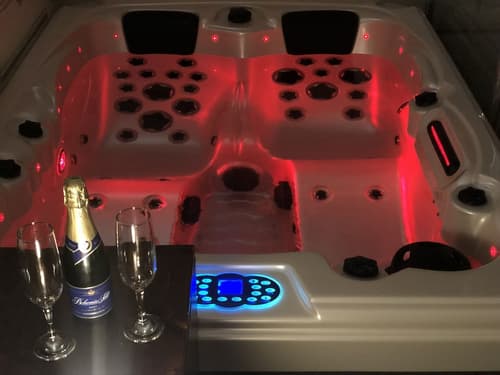 Wellness Penzion U Gigantu, Private spa tub