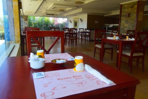 Naama Blue hotel, Restaurant