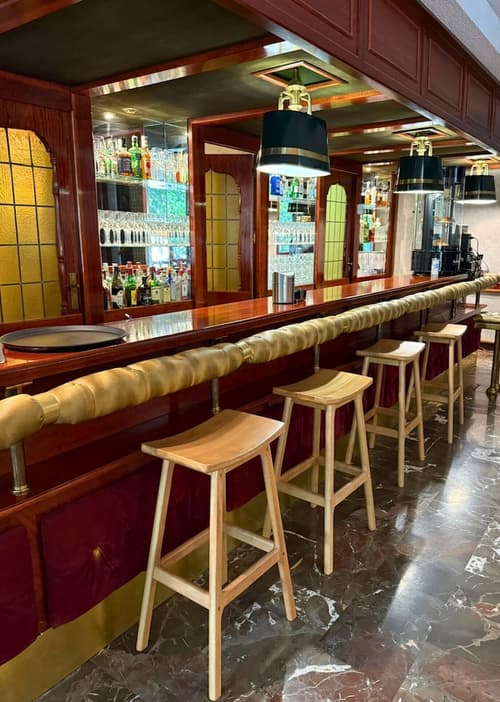 Condestable Iranzo, Bar (on property)