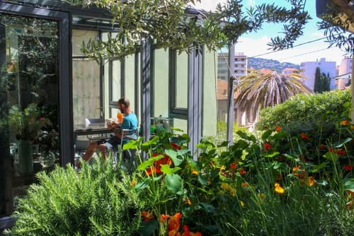 Villa du roc fleuri, Property entrance
