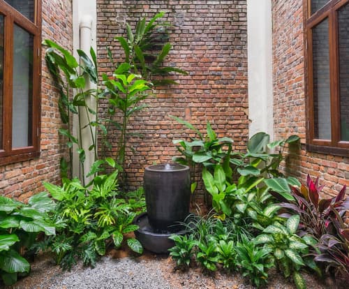 Treasures Hotel and Suites, Fountain