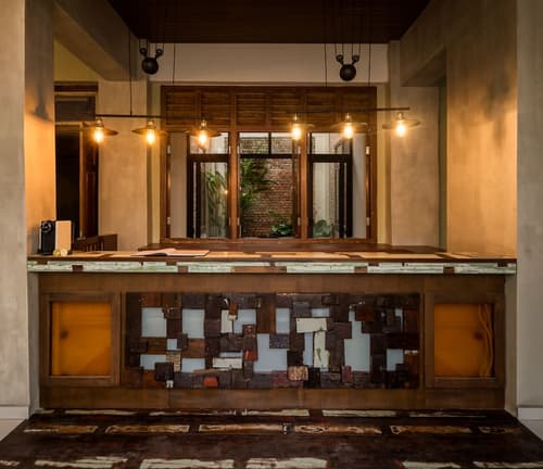 Treasures Hotel and Suites, Reception