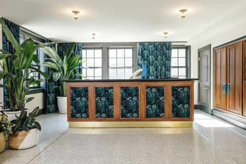 Hotel Clermont, Lobby